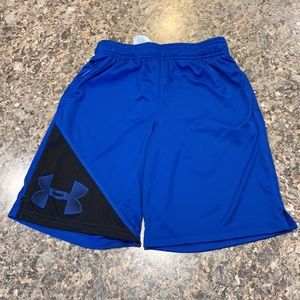 Boys Heat Gear Under Armour shorts. Size YSM